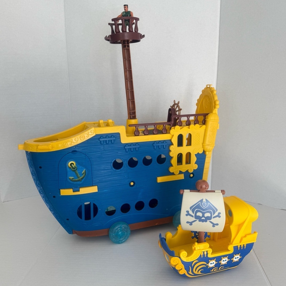 Fisher-Price Disney Jake and the Never Land Pirates Mighty Colossus Ship Boat